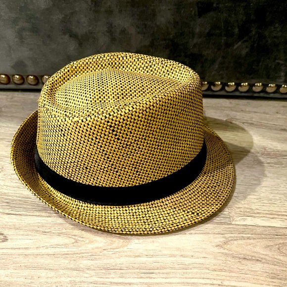 Strawhat, Straw-hat fedora with black band - Picture 1 of 3